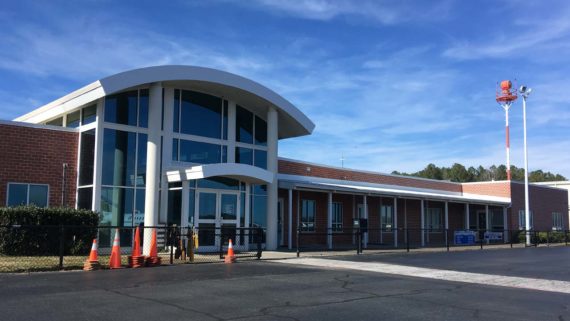 chesapeake-regional-airport-runway-side